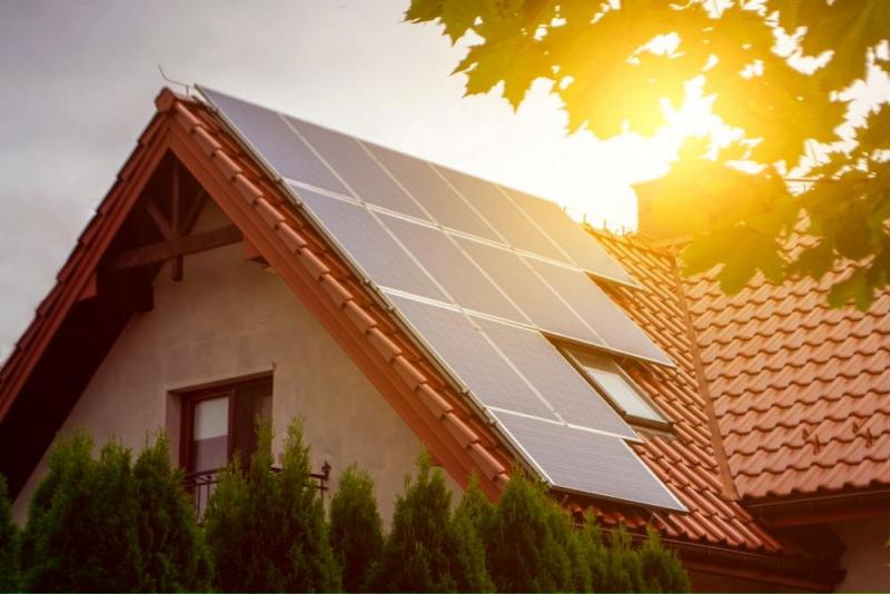 Faut-il installer des panneaux solaires pour alimenter votre syst&egrave;me &eacute;lectrique &agrave; Luc&eacute; ?